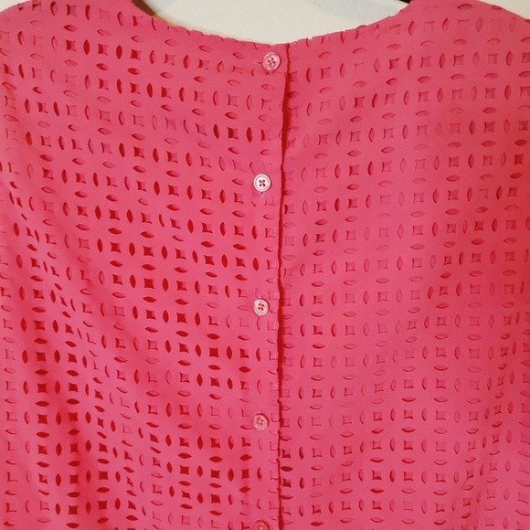 Hot Pink eyelet cutouts sleeveless buttons up the back Top size XL - Picture 4 of 8